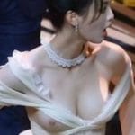 うっかりアイドルさん、ビーチクがはみ出すも気付かないｗｗｗ